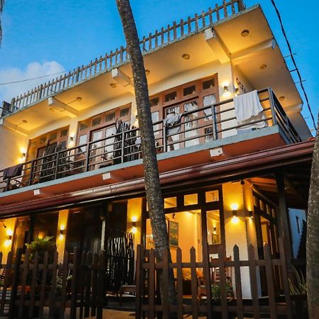 Ocean Breeze Villa 마타라 외부 사진
