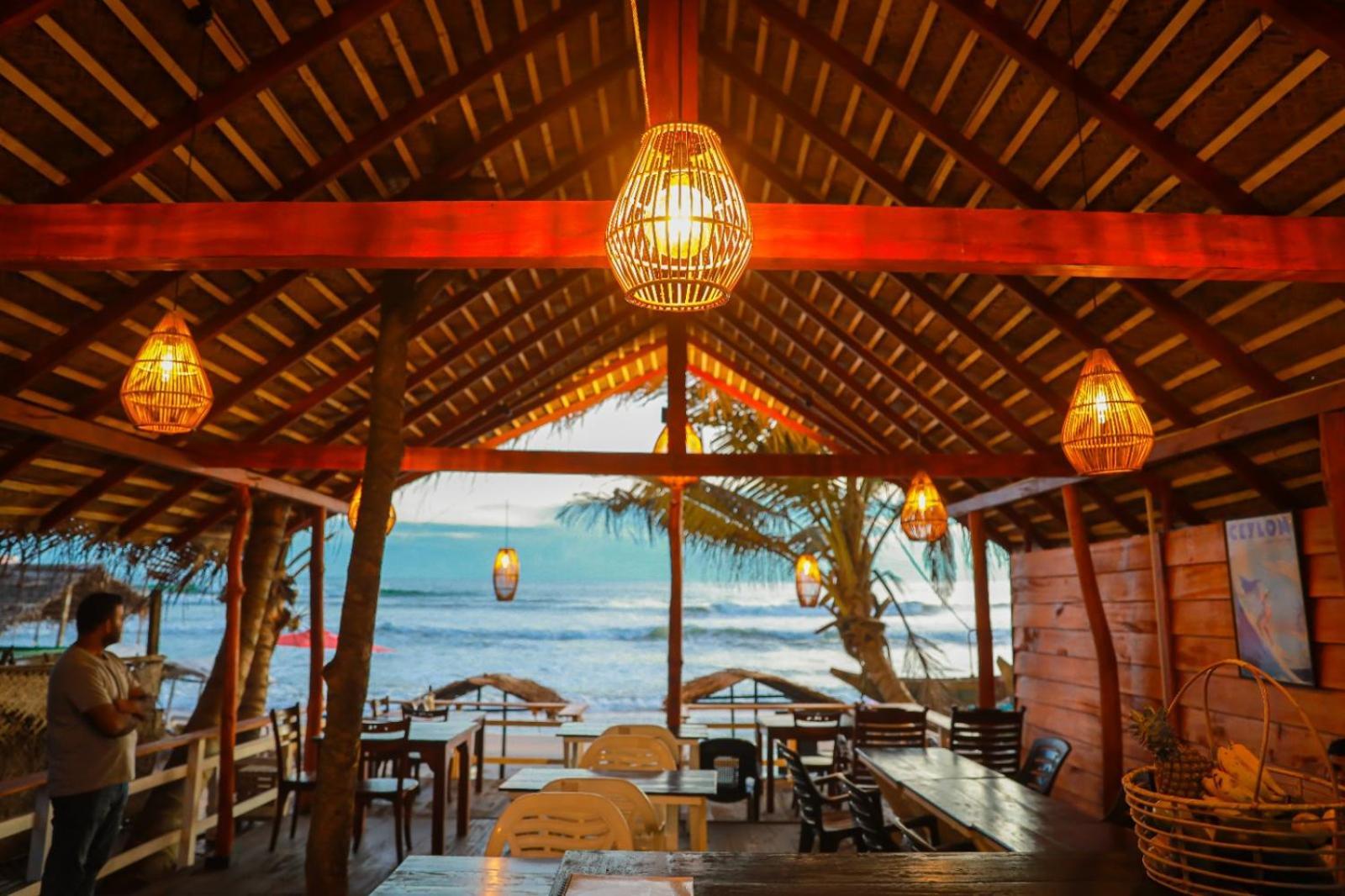 Ocean Breeze Villa 마타라 외부 사진